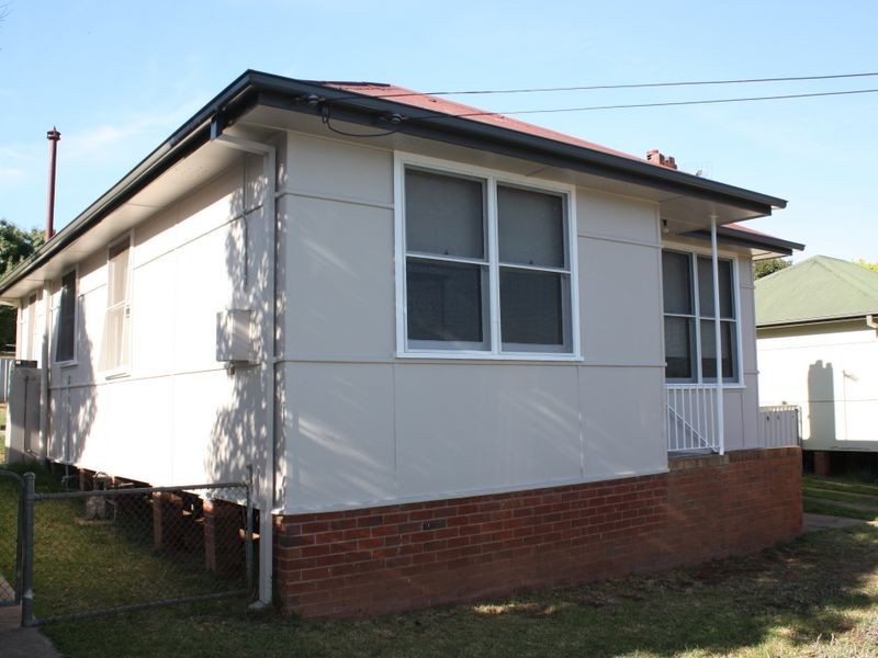 16 Phillip Avenue, Mount Austin NSW 2650
