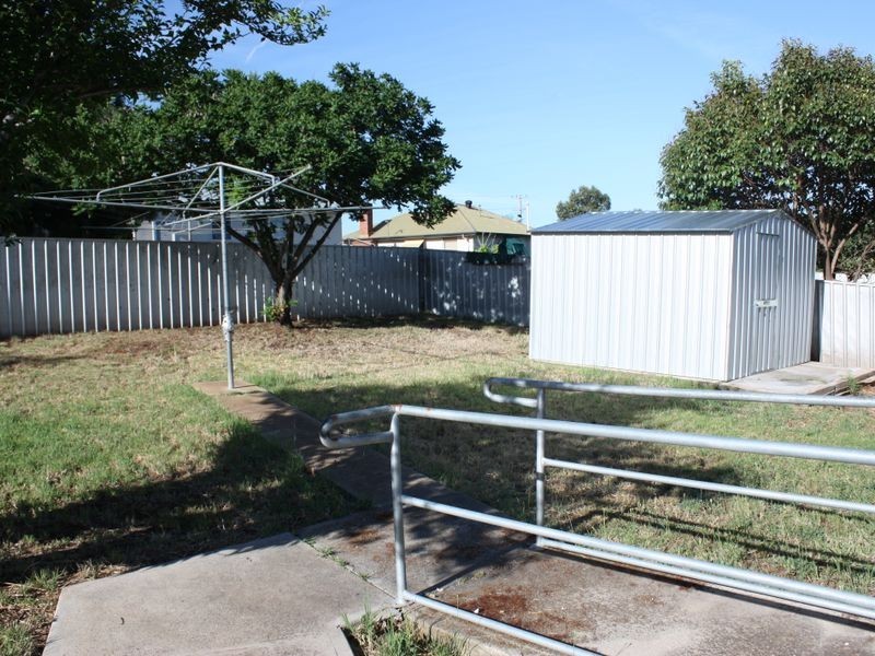 16 Phillip Avenue, Mount Austin NSW 2650