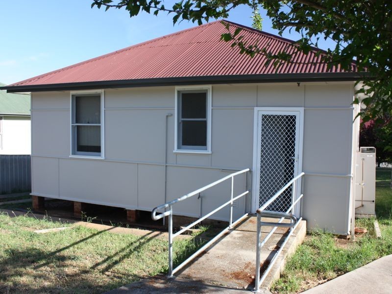 16 Phillip Avenue, Mount Austin NSW 2650
