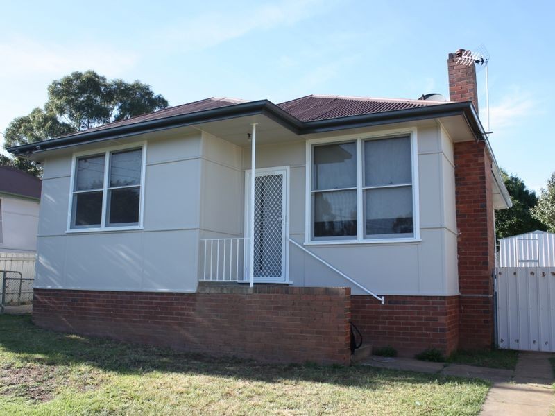 16 Phillip Avenue, Mount Austin NSW 2650