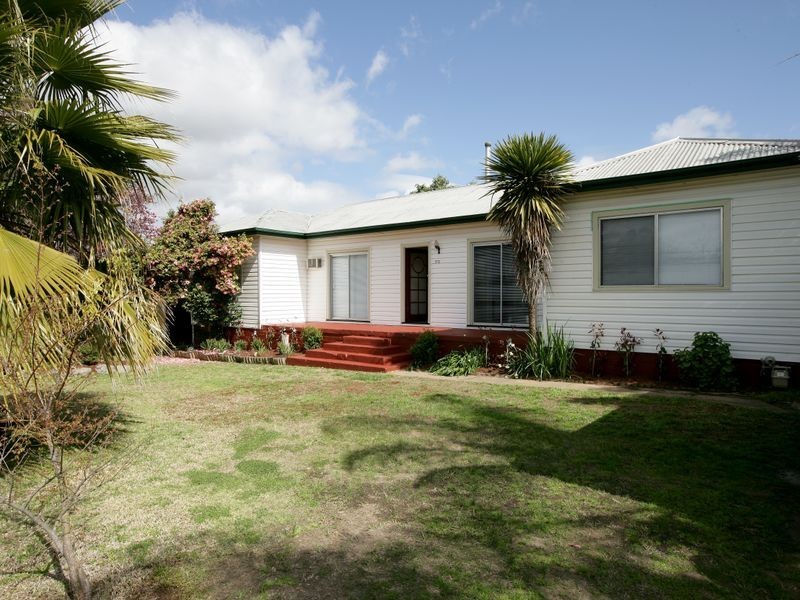 372 Lake Albert Road, Kooringal NSW 2650
