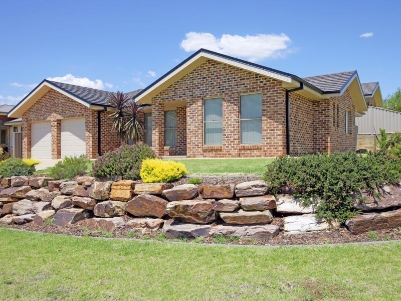 1/58 Yarrawah Crescent, Bourkelands NSW 2650