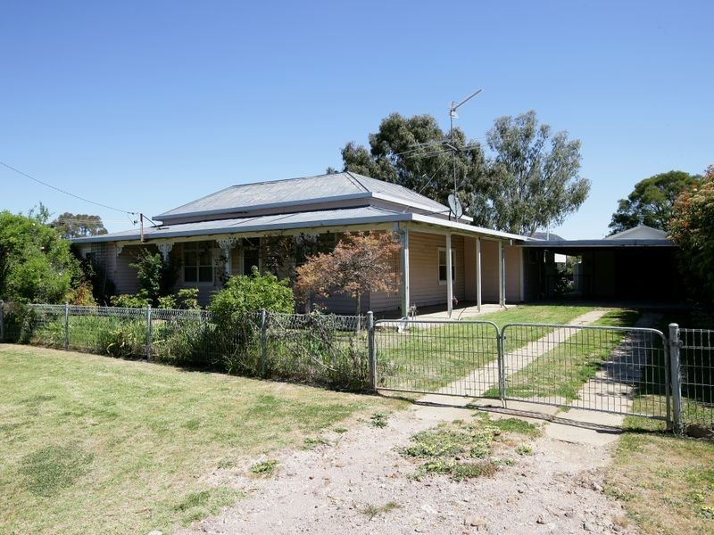 2 Queen Street, The Rock NSW 2655