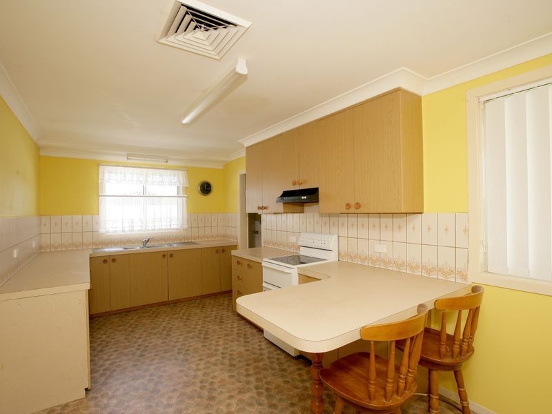 2 Queen Street, The Rock NSW 2655