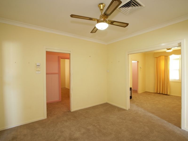 2 Queen Street, The Rock NSW 2655