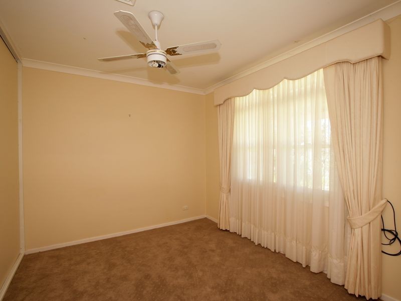 2 Queen Street, The Rock NSW 2655