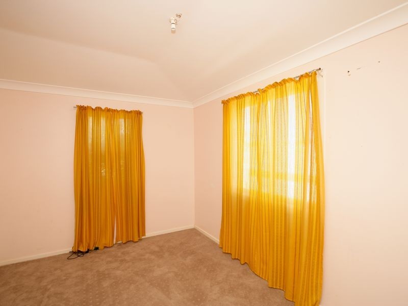 2 Queen Street, The Rock NSW 2655