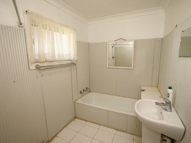 2 Queen Street, The Rock NSW 2655