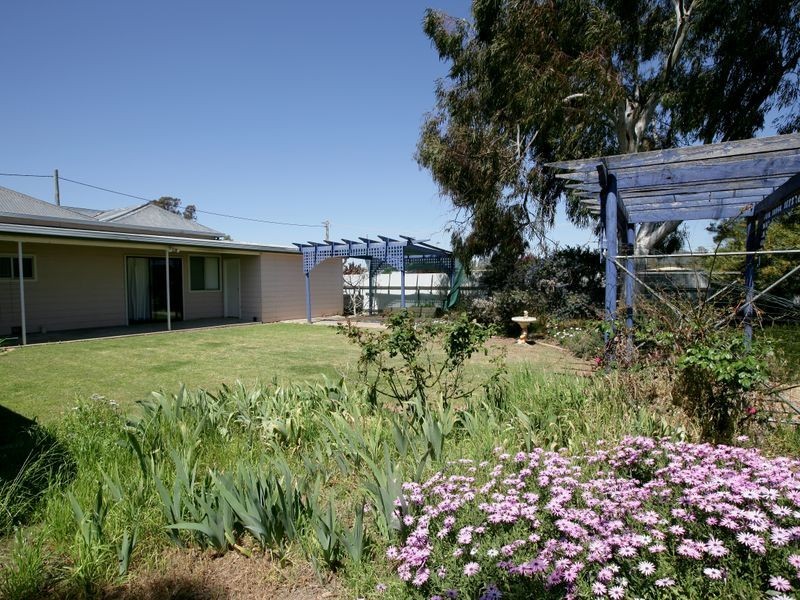 2 Queen Street, The Rock NSW 2655