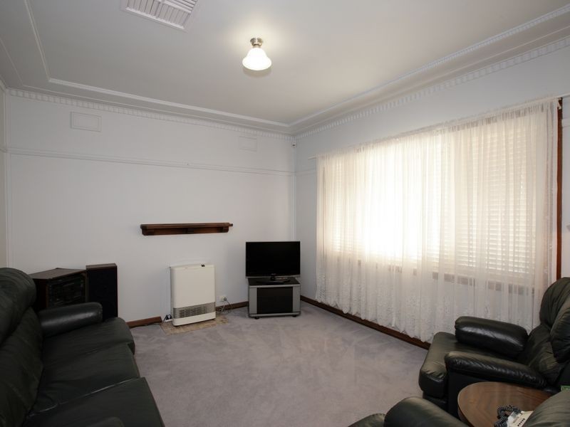 42 Gormly Avenue, Wagga Wagga NSW 2650