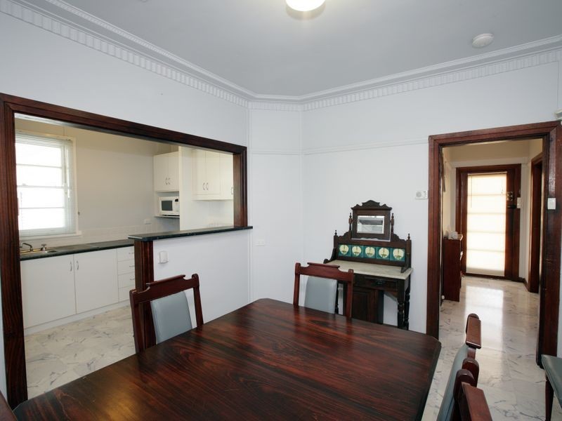 42 Gormly Avenue, Wagga Wagga NSW 2650