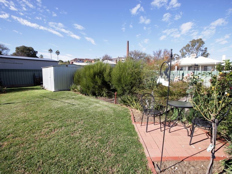 42 Gormly Avenue, Wagga Wagga NSW 2650