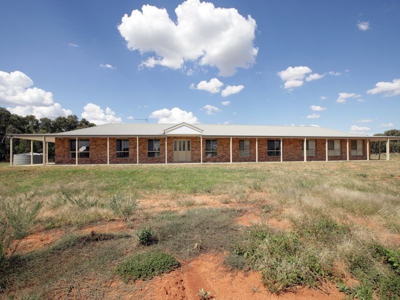 4 Bell Gum Place, Lake Albert NSW 2650