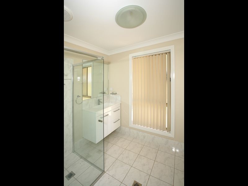 4 Bell Gum Place, Lake Albert NSW 2650