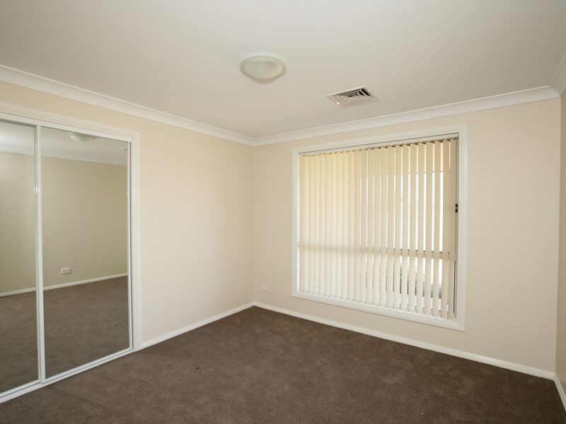 4 Bell Gum Place, Lake Albert NSW 2650