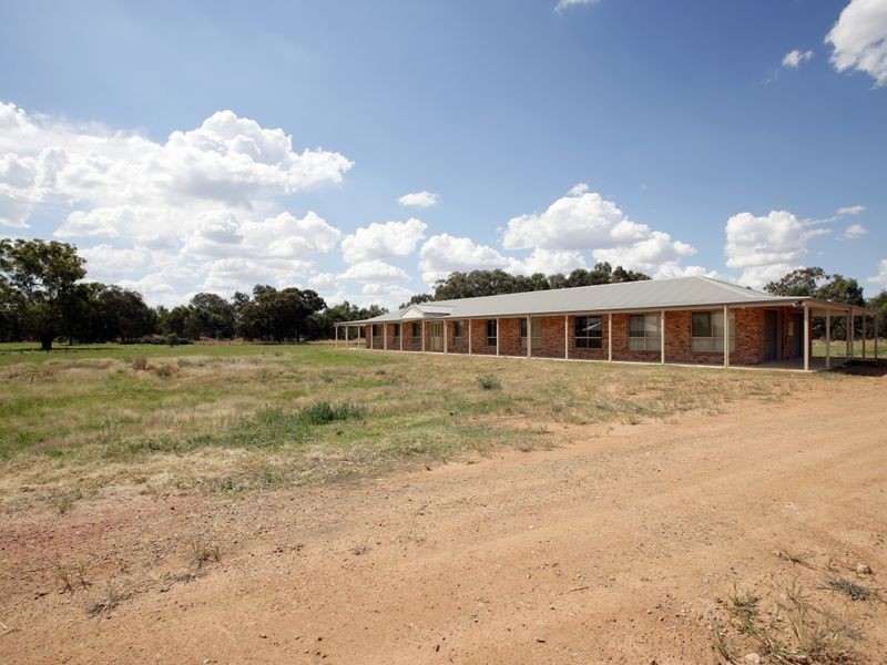 4 Bell Gum Place, Lake Albert NSW 2650