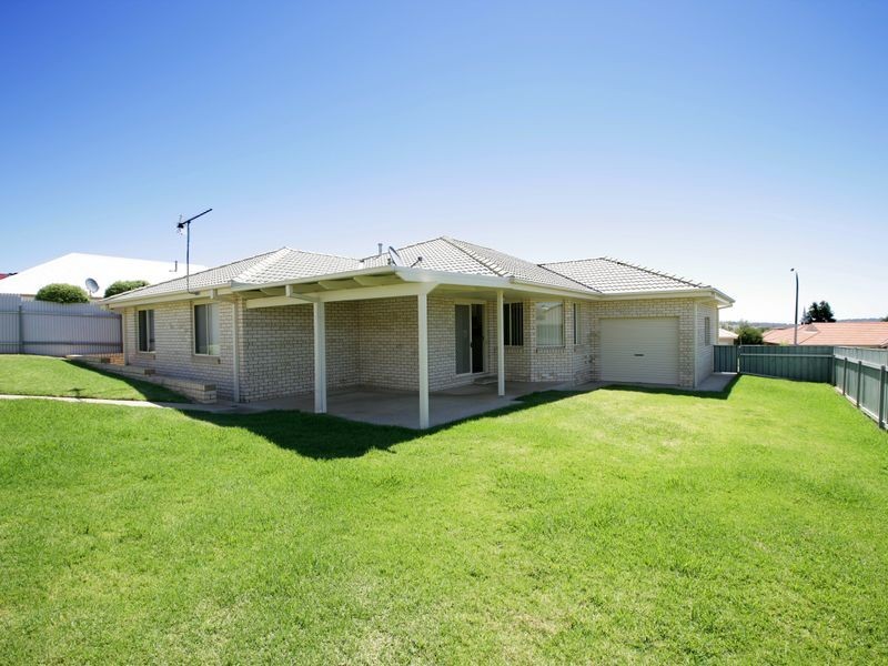 11 Kaloona Drive, Bourkelands NSW 2650