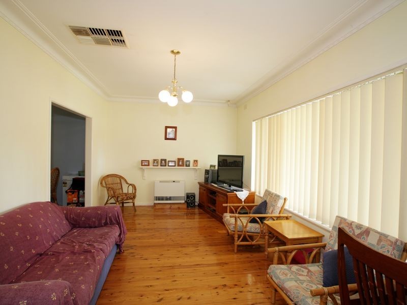 6 Stanley Street, Kooringal NSW 2650