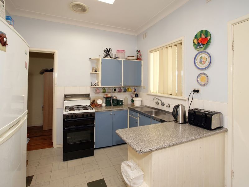 6 Stanley Street, Kooringal NSW 2650