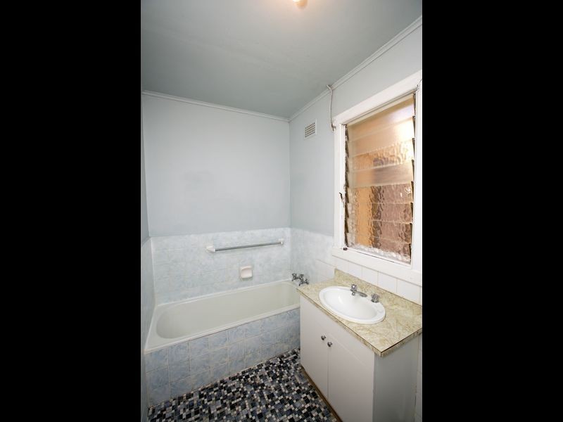 246 Lake Albert Road, Kooringal NSW 2650