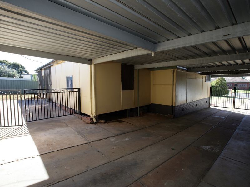 246 Lake Albert Road, Kooringal NSW 2650