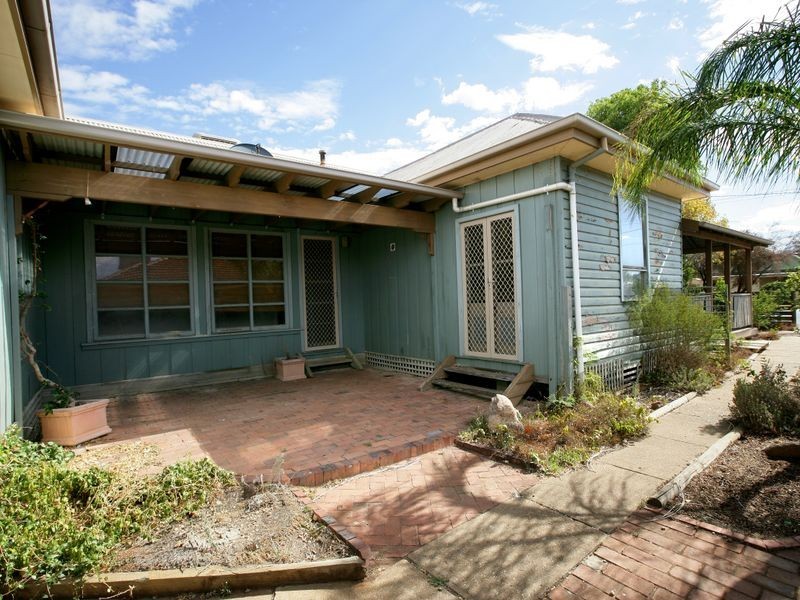 65 Bourke Street, Turvey Park NSW 2650