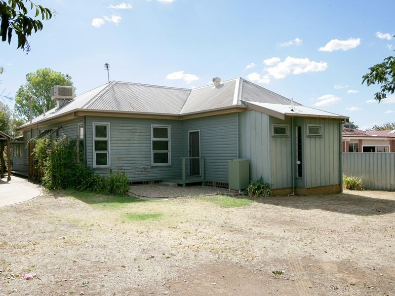 65 Bourke Street, Turvey Park NSW 2650