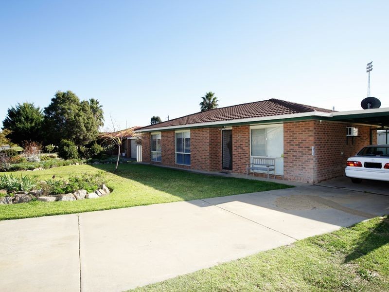 46 Karoom Drive, Glenfield Park NSW 2650