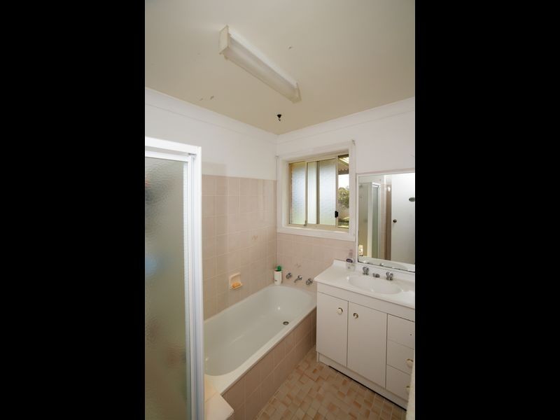 46 Karoom Drive, Glenfield Park NSW 2650