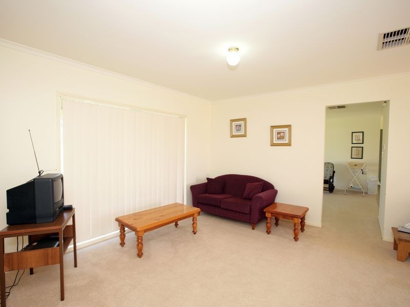 54 Yentoo Drive, Glenfield Park NSW 2650