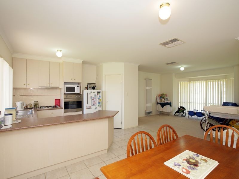 54 Yentoo Drive, Glenfield Park NSW 2650