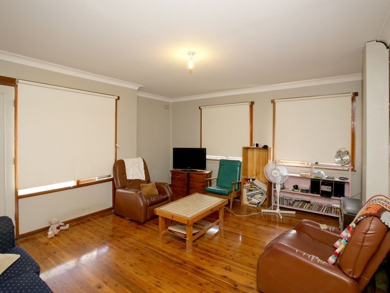 42 McKell Avenue, Mount Austin NSW 2650