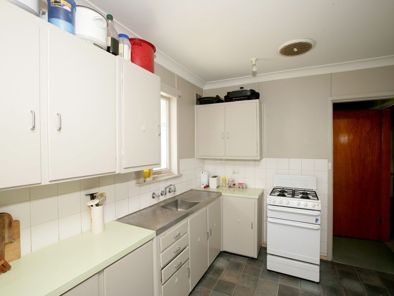 42 McKell Avenue, Mount Austin NSW 2650