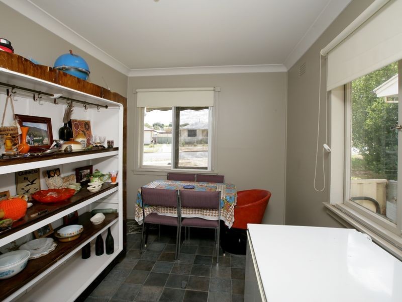 42 McKell Avenue, Mount Austin NSW 2650
