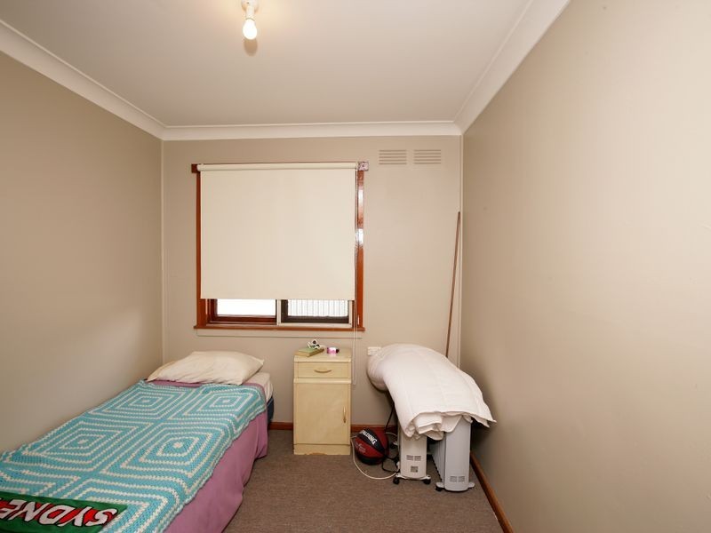 42 McKell Avenue, Mount Austin NSW 2650