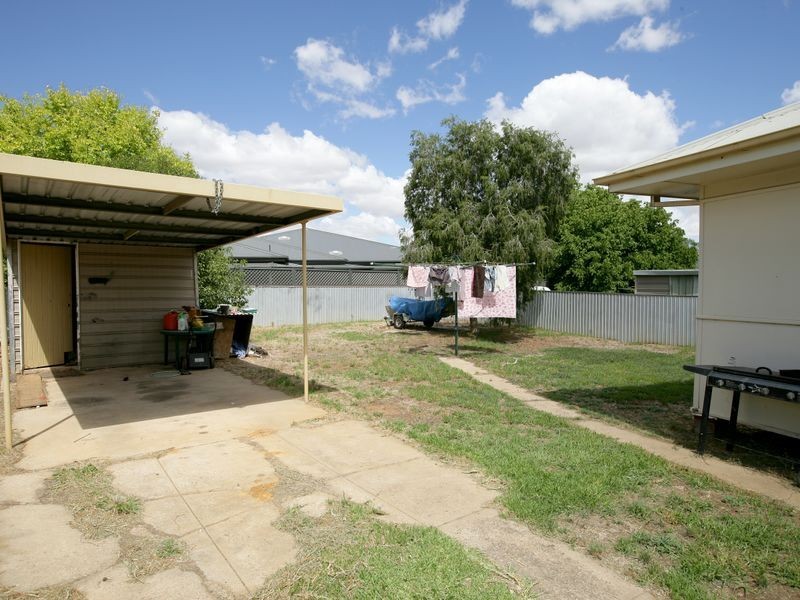 42 McKell Avenue, Mount Austin NSW 2650