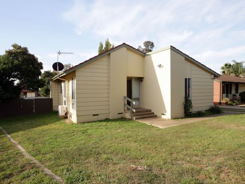 42 Callaghan Street, Ashmont NSW 2650