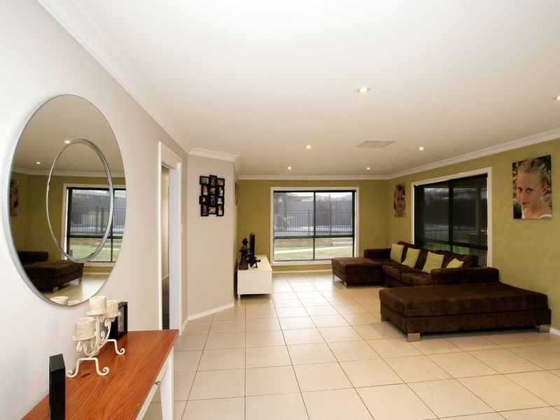 14 Barrima Drive, Glenfield Park NSW 2650