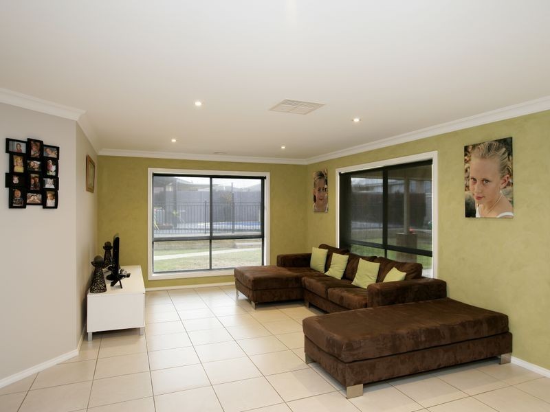 14 Barrima Drive, Glenfield Park NSW 2650