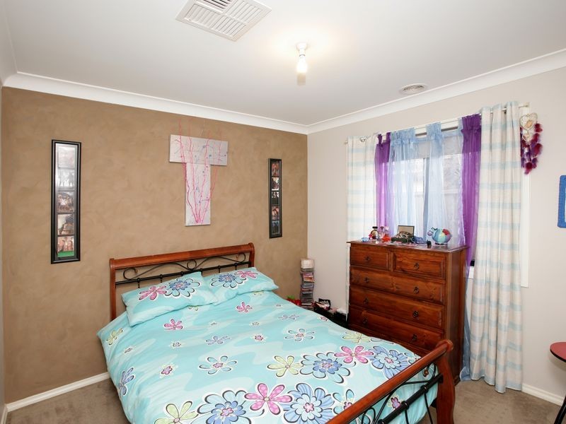 14 Barrima Drive, Glenfield Park NSW 2650