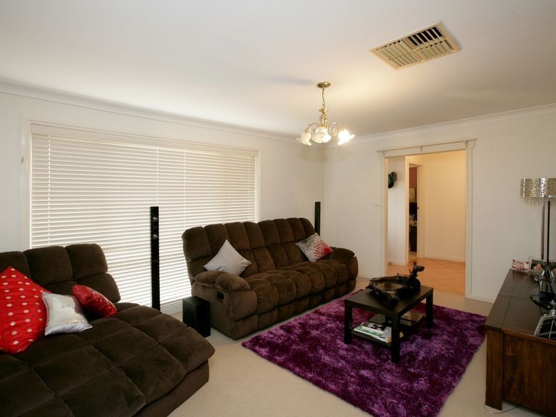 4 Bokara Place, Glenfield Park NSW 2650
