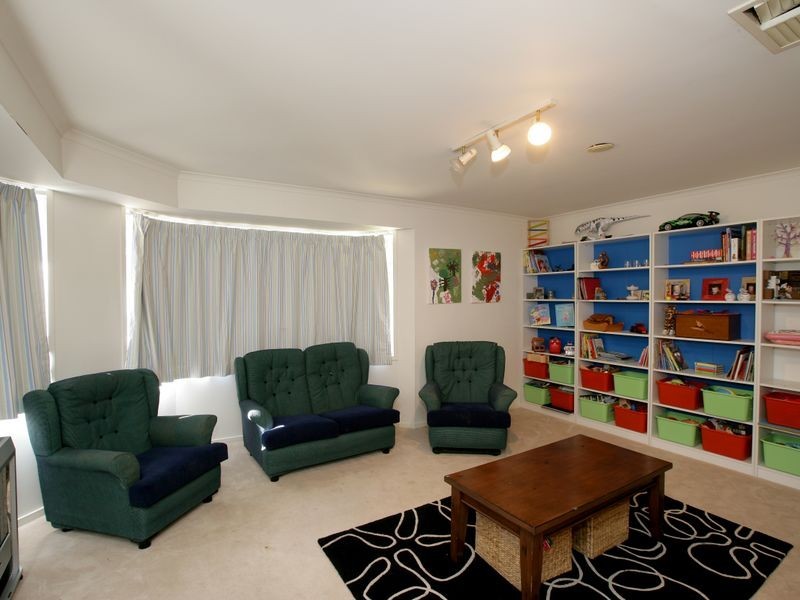 2 Mangrove Crescent, Forest Hill NSW 2651