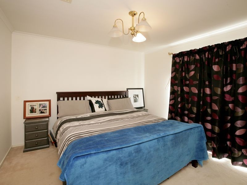 2 Mangrove Crescent, Forest Hill NSW 2651