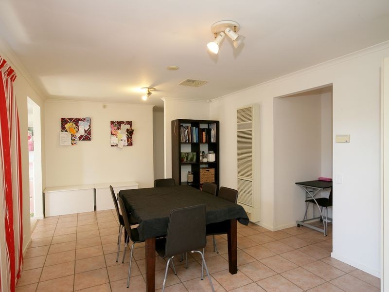 2 Mangrove Crescent, Forest Hill NSW 2651