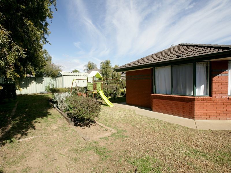 2 Mangrove Crescent, Forest Hill NSW 2651