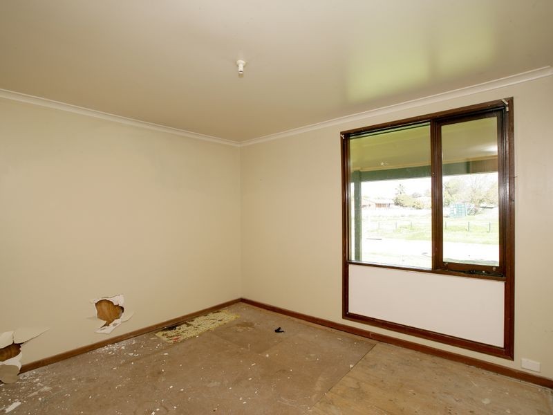 7 Flynn Place, Tolland NSW 2650