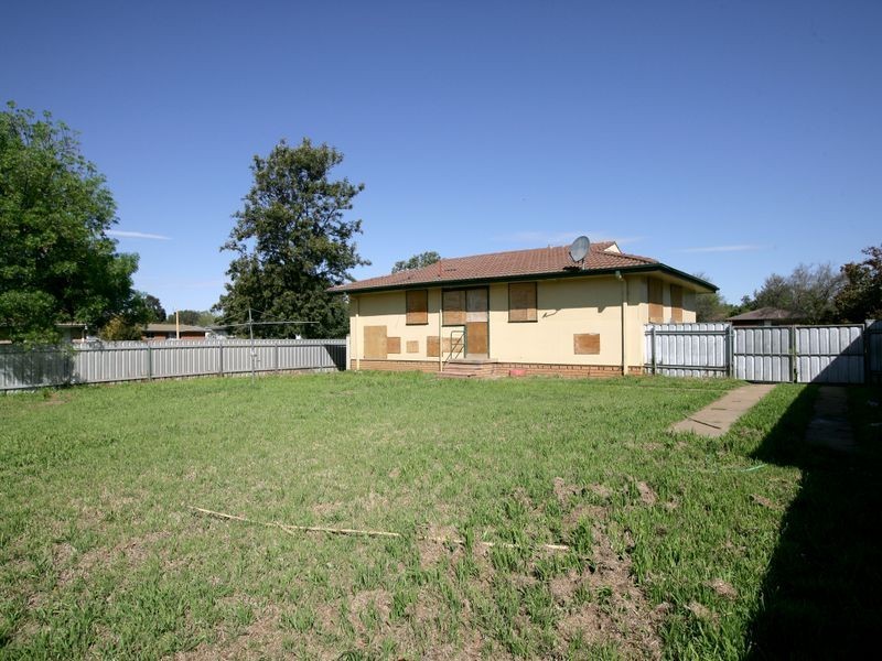 7 Flynn Place, Tolland NSW 2650