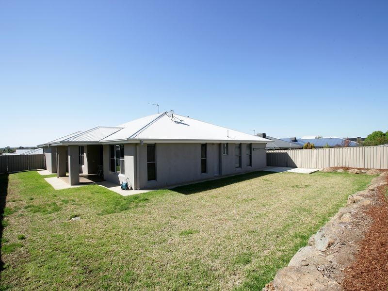 26 Bogong Crescent, Tatton NSW 2650