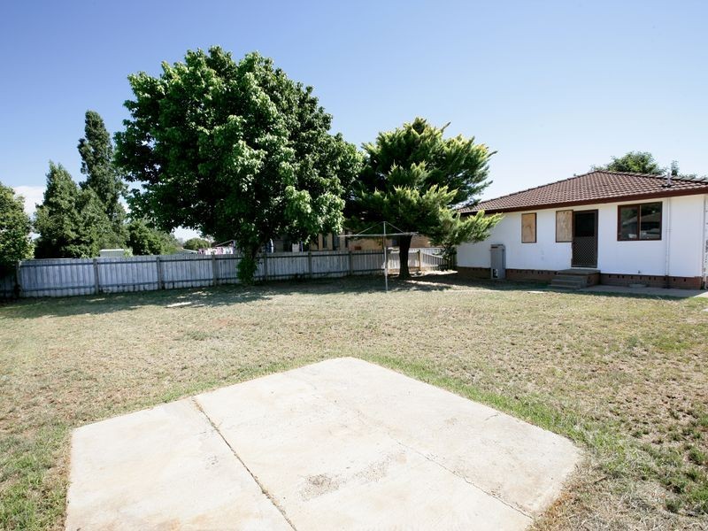 13 Toy Place, Tolland NSW 2650