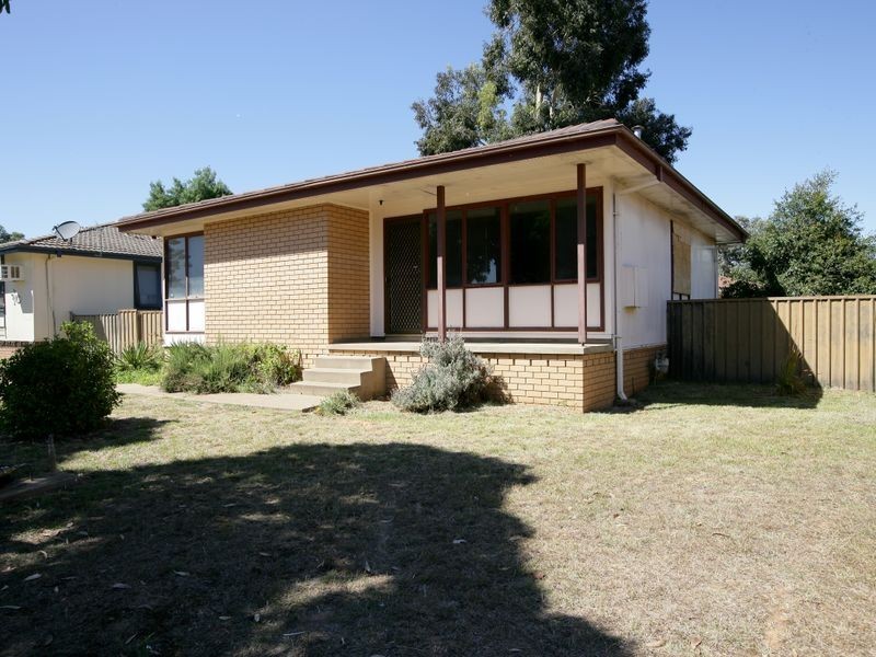 21 Dennis Crescent, Tolland NSW 2650